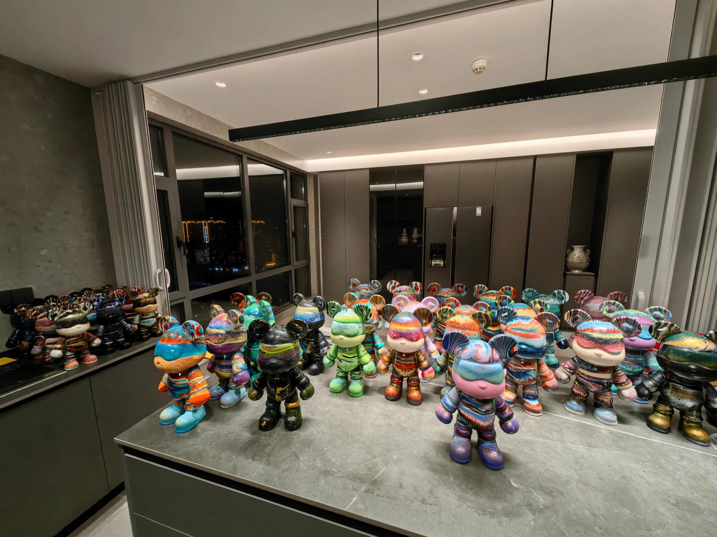 「Stellar Odyssey」Fluid Art Bear Figurine: Trap the Galaxy’s Vibrance in Your Space